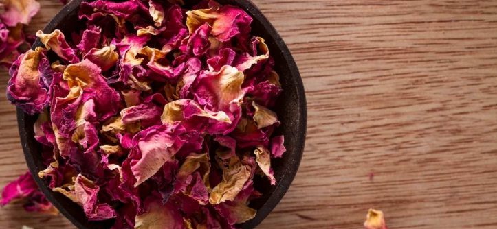 How to dry rose petals