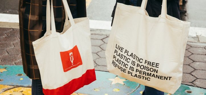 style a tote bag